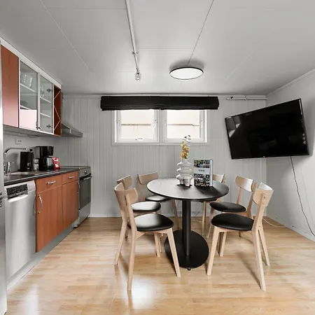 Enter Amalie Aparthotel