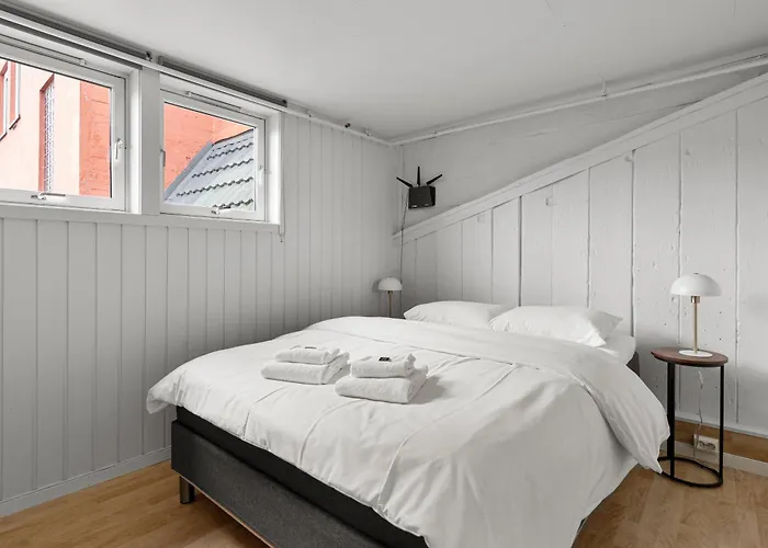 מלון דירות Enter Amalie 3*