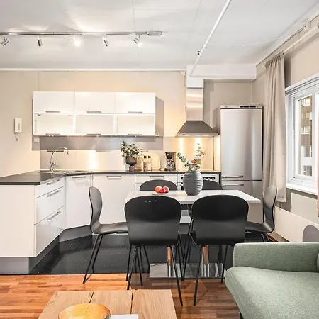 Enter Amalie Τρόμσο